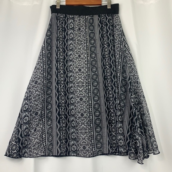 LuLaroe Lola A-Line Print Skirt, Elastic Waistband - Black & White, Size Small - Picture 3 of 7